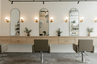 Najbolja rasvjeta za frizerske salone: kompletni vodič za savršen izgled i zadovoljstvo klijenata